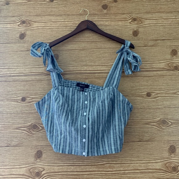 Forever 21 Tops - FOREVER 21 PLUS CROP TOP BOW CUTE BUTTON UP SUMMER